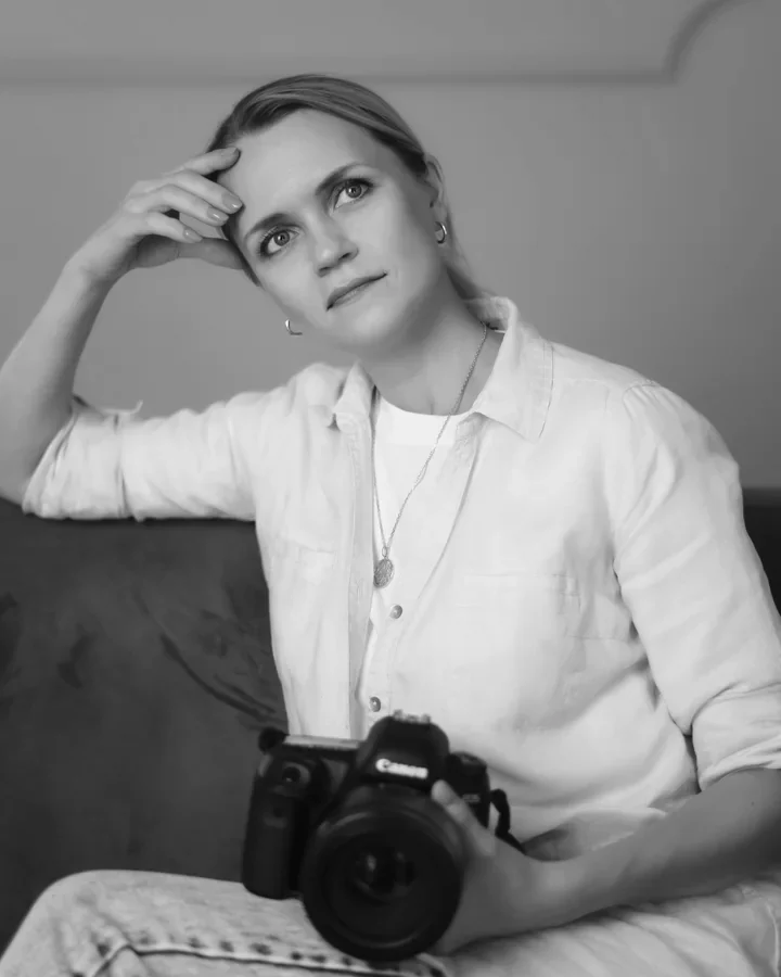 Елена Матвеичева с фотокамерой